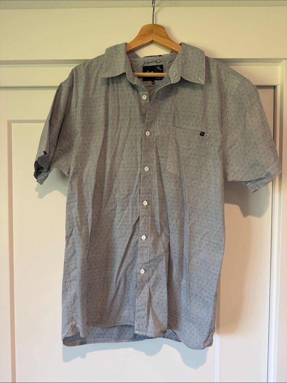 Men's Short-Sleeve Button-Down Shirt in Light Gray by Unknown Brand